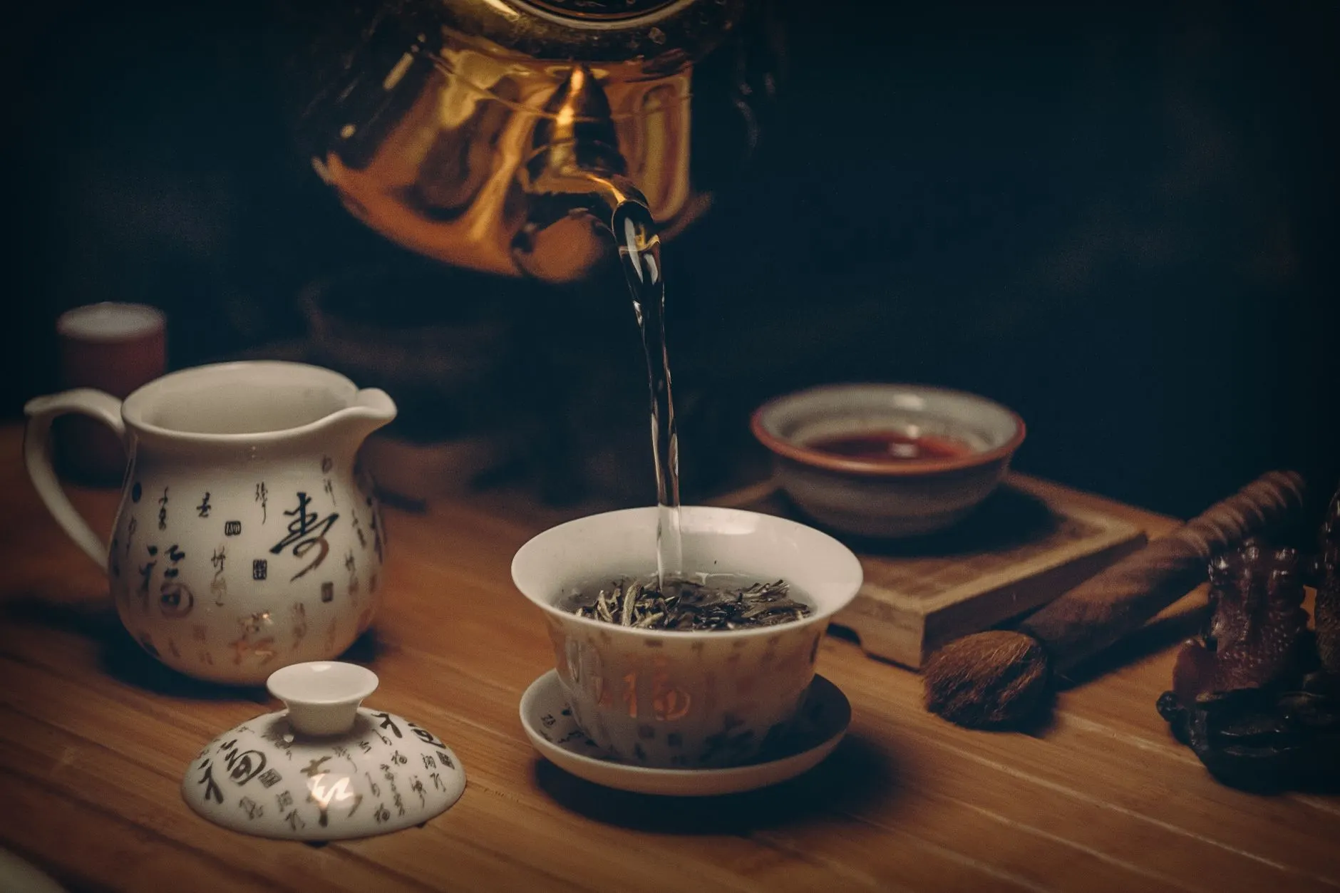 重庆伟芸瑞商贸扫帚系列材质对比与耐用性分析