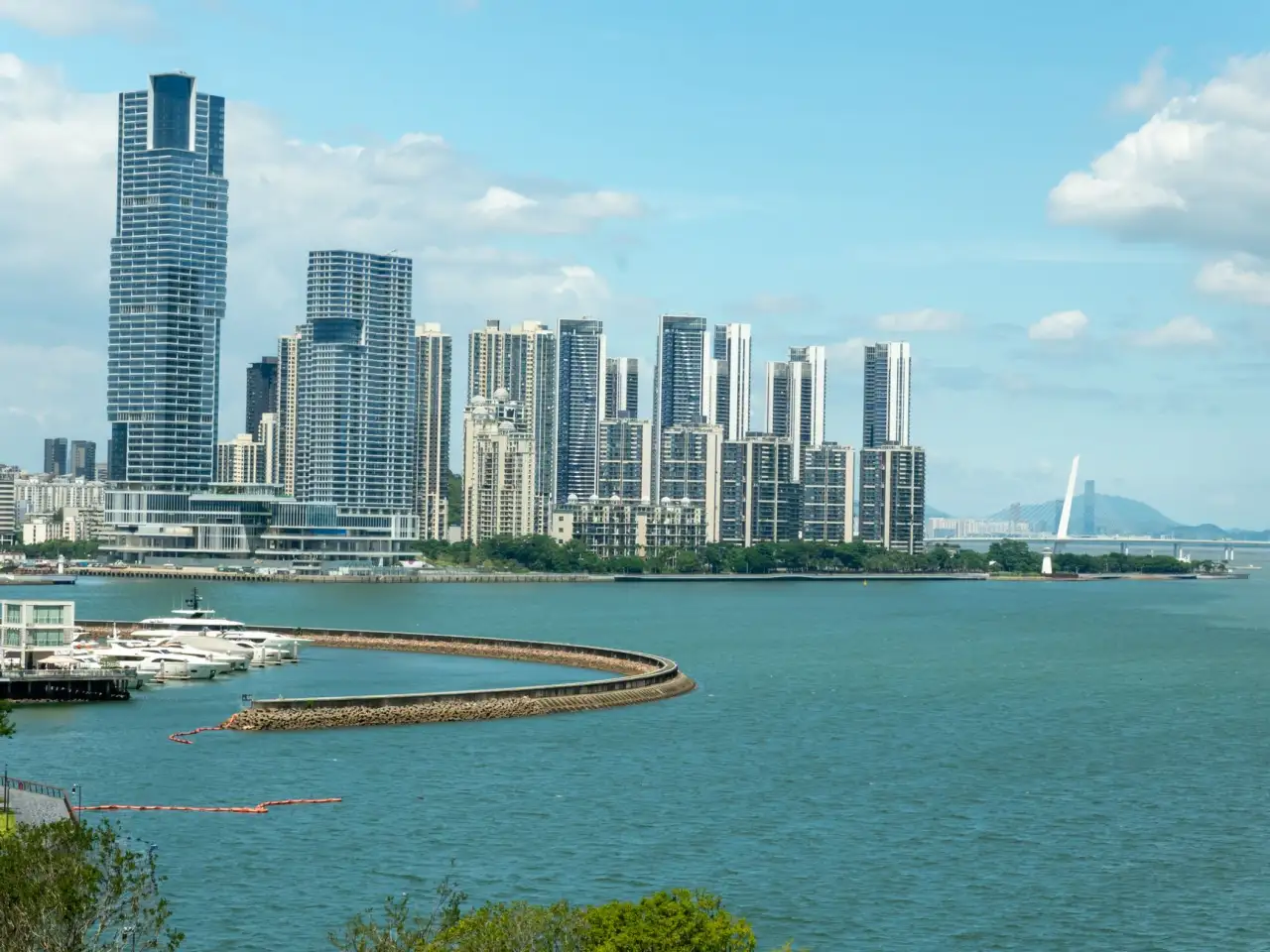 扫帚与拖把材质对比：不同场景下的清洁效率与耐用性研究