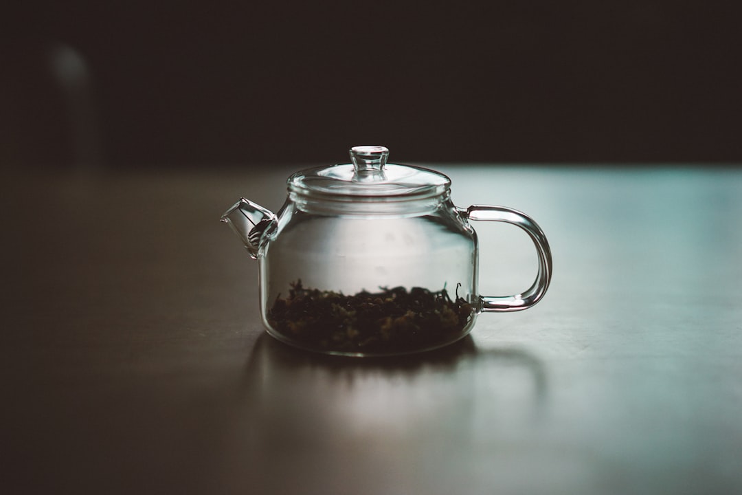 扫帚与拖把组合选购指南：适配不同地面材质的清洁方案