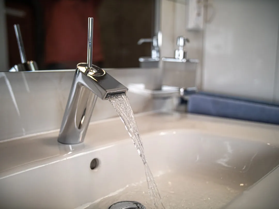 家用扫帚与拖把材质对比：哪种更耐用易清洁？